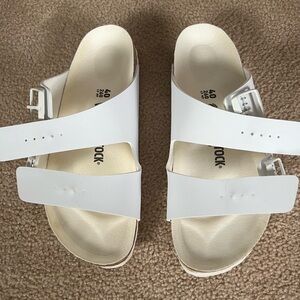 Birkenstock Arizona BS White Two-Strap Sandal - EUC